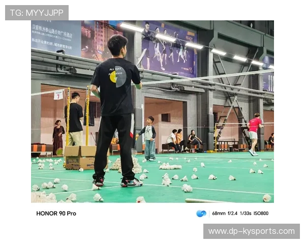羽毛球训练营设立技术演示视频库便于学员复习，羽毛球培训教程
